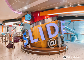 樟宜机场T3室内滑梯