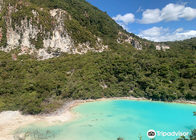 彩虹山火山口步道