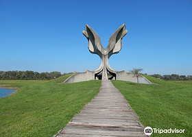 石花纪念碑与博物馆