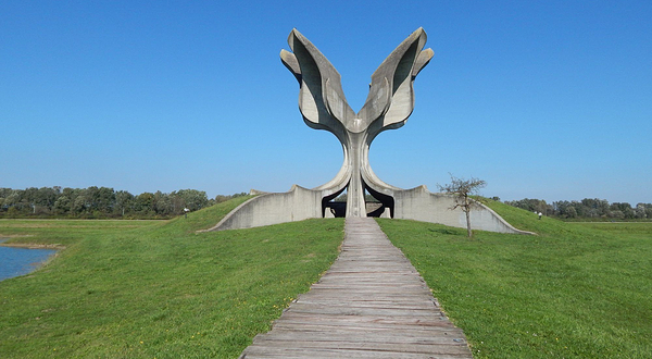 石花纪念碑与博物馆