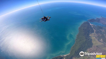 Cairns Skydivers - 1300 SKYDIVE