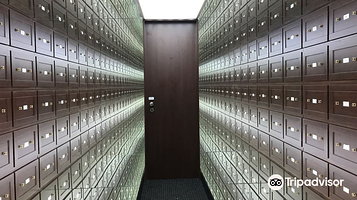 Multium - space and mirror gallery