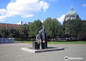 马克思-恩格斯广场