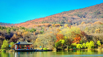 钟山风景区紫霞湖