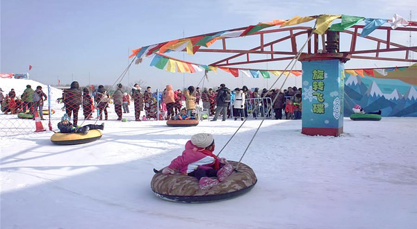 鸿象戏雪乐园