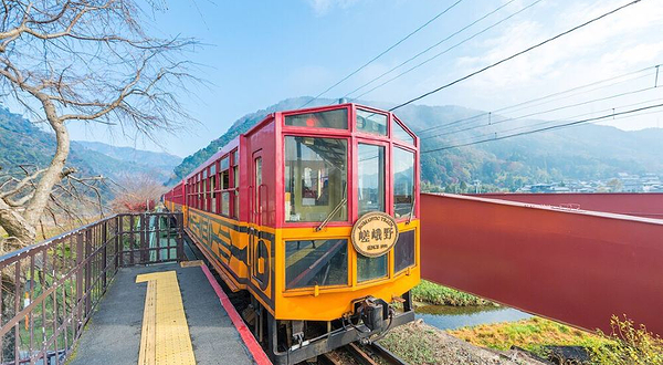 岚山嵯峨野观光小火车