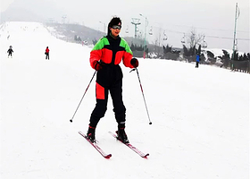 荣盛野三坡滑雪场