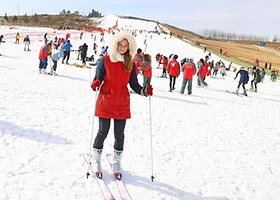 沁园春滑雪(草)场