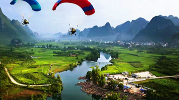 燕莎滑翔伞飞行