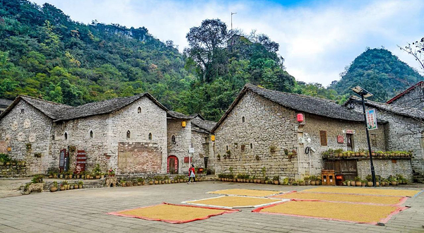 高荡千年布依古寨文化旅游景区