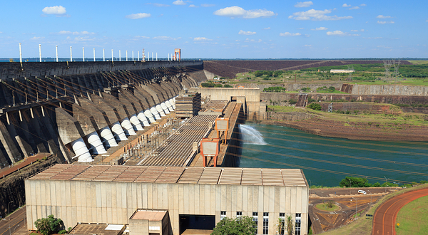 伊泰普水电站