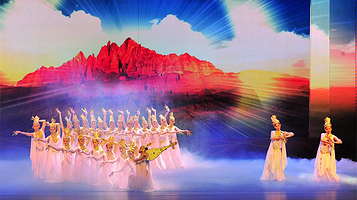 《丝路花雨》演出