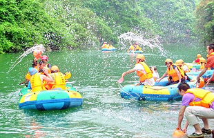 鹳河漂流风景区