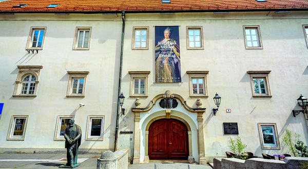 克洛维切维・德沃里画廊