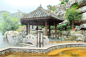 玉龙山氡泉度假村