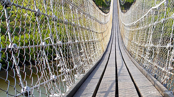 猴探井天空之桥