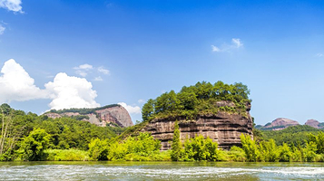 丹霞山水上丹霞