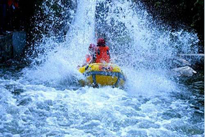 嶂石岩峡谷漂流