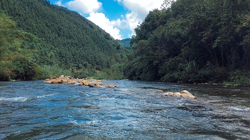 贵港市平南县马练乡利俩村金月潭漂流
