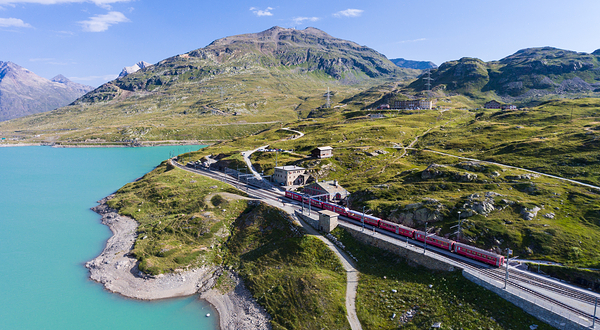 阿尔布拉－伯尔尼纳快车线路