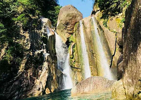 雨卜民族风情旅游度假村