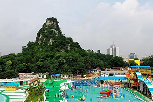 雀儿山公园水上世界