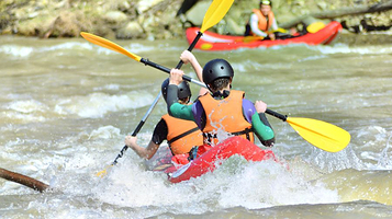 大别山峡谷漂流