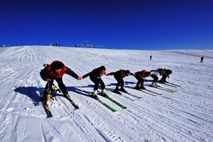 汗腾格里滑雪场
