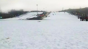 龙安国际滑雪场