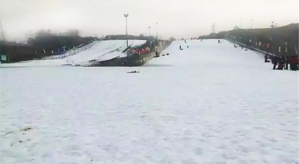 龙安国际滑雪场