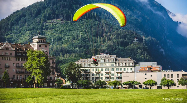 因特拉肯高空跳伞