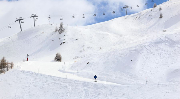 悬壁长城四季滑雪场