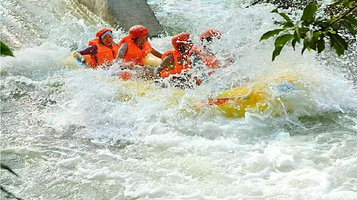 师宗凤凰谷漂流