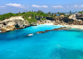 蓝色珊瑚礁海滩