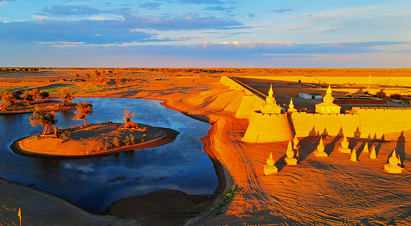 黑城弱水胡杨风景区