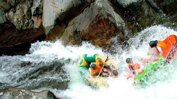 九龙峡谷激情漂流