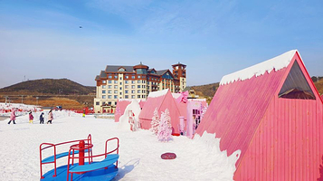 中国七山北纬39°粉雪小镇