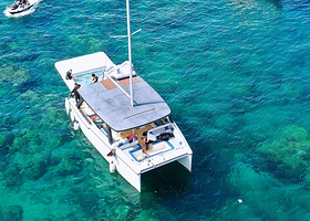 万宁洲仔岛自由鹿游艇俱乐部