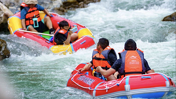 道真大峡谷漂流