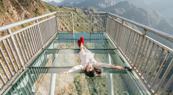 云龙玻璃天空步道