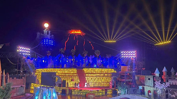 小人国夜游公园火山爆发实景剧表演广场