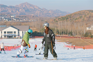 青岛融创藏马山滑雪场