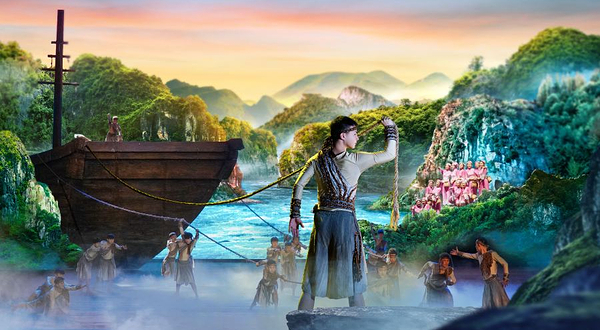 《水之灵》水舞台演出