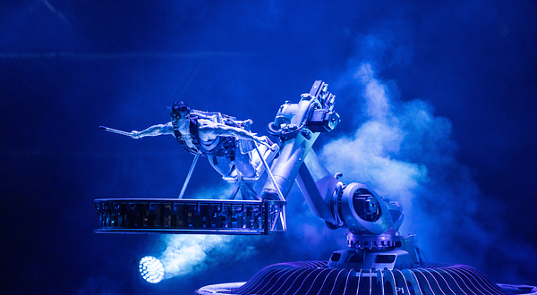 迪拜La Perle水舞秀