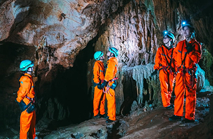 中国天眼·星洞探险