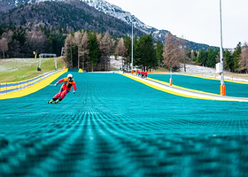 白鹿原影视城滑雪场