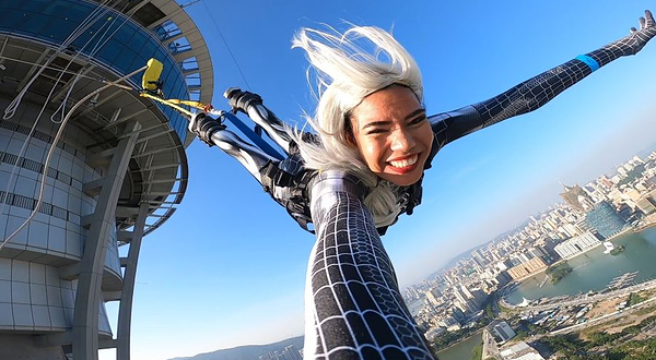 澳门旅游塔笨猪跳(蹦极跳)