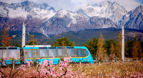 丽江雪山观光火车