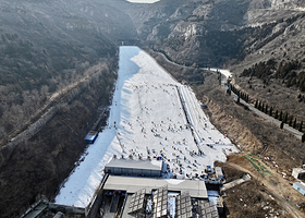 世际园滑雪场