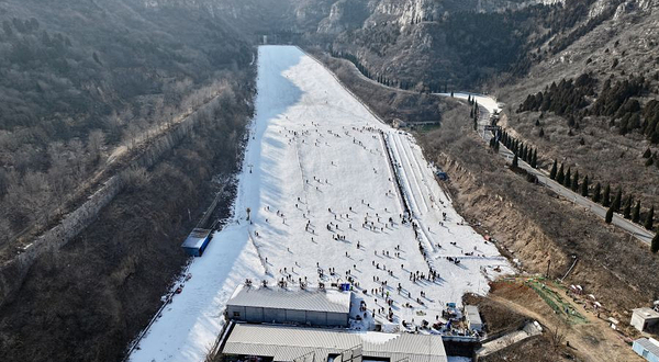 世际园滑雪场